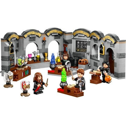 LEGO® Harry Potter™: Hogwarts™ Castle - Potions Class (76431)