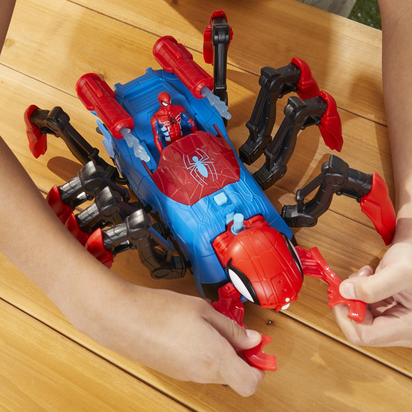 Hasbro Marvel: Spider-Man - Crawl 'N Blast Spider (F7845)