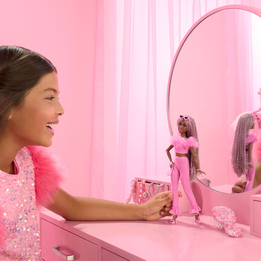 Mattel Barbie Fashionistas: Deluxe Style - Docka med Rosa Flätor och Mörk Hy