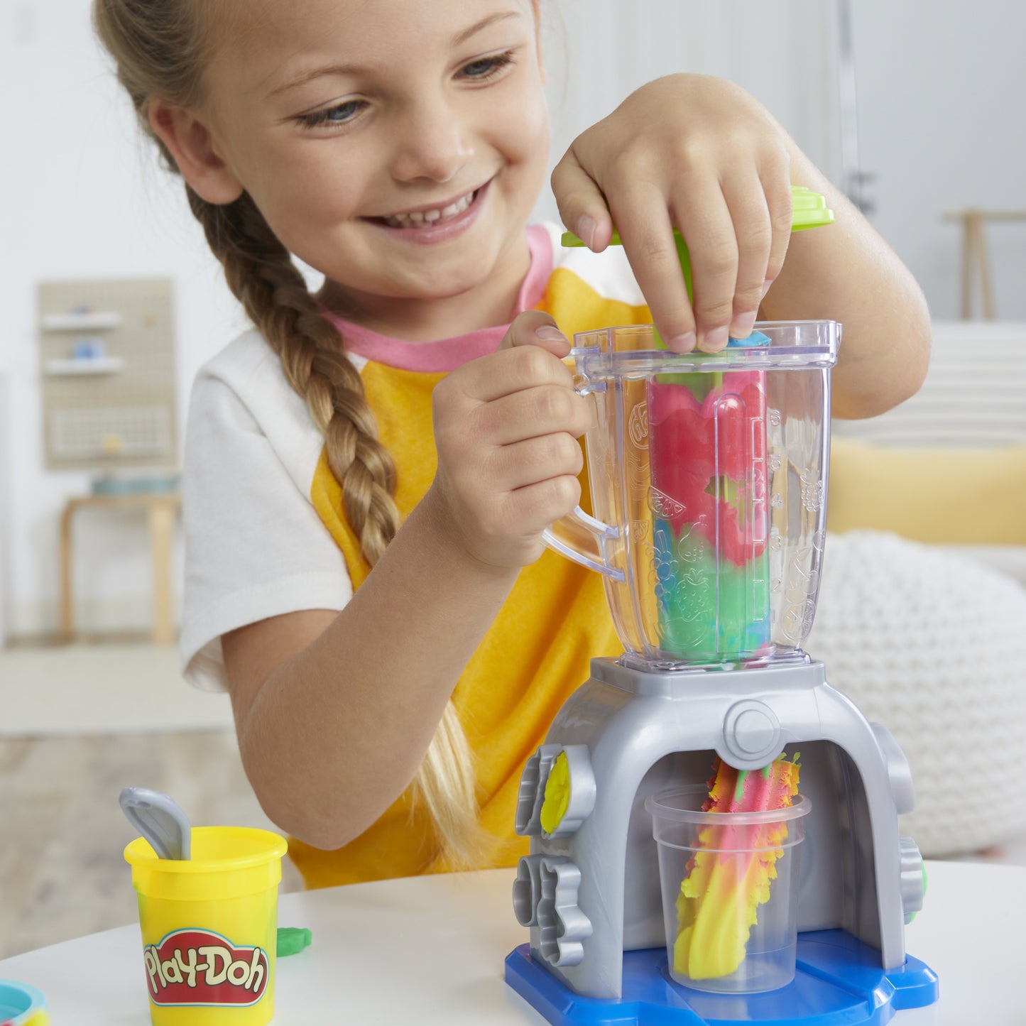 Hasbro Play-Doh Kitchen Creations - Swirlin' Smoothies Blender Set