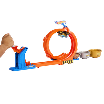 Mattel Hot Wheels Monster Trucks LOOP-AND-FLIP TROPHY CHALLENGE